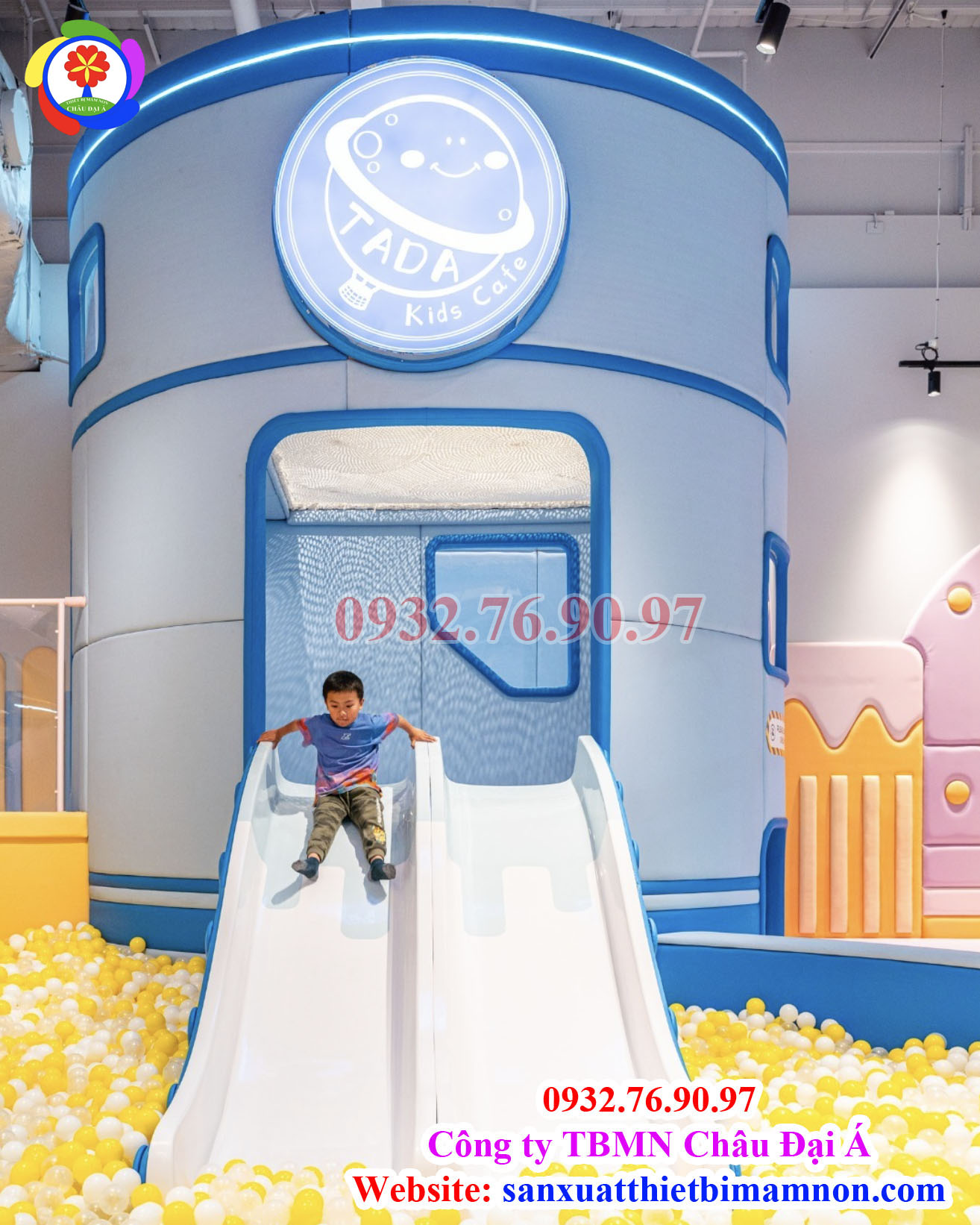 Cầu trượt trong khu vui chơi