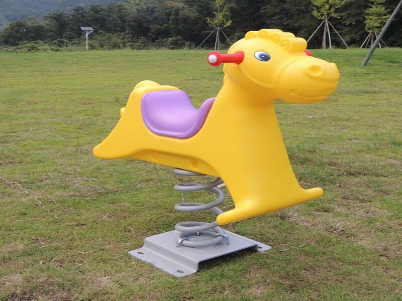 Thú nhún lò xo con ngựa vàng nhựa đúc 15kg Châu Đại Á