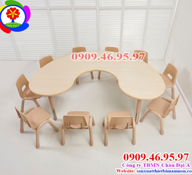 Bàn Ghế Gỗ Của Bé | Châu Đại Á