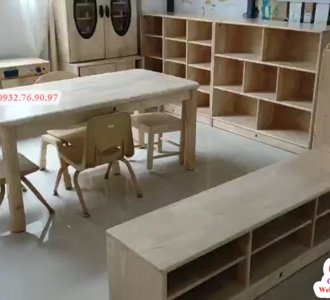 Bàn Ghế Gỗ Của Bé | Châu Đại Á